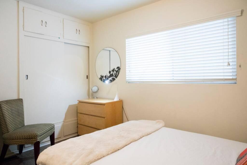 Appartamento Oceanfront Oasis Long Beach Esterno foto