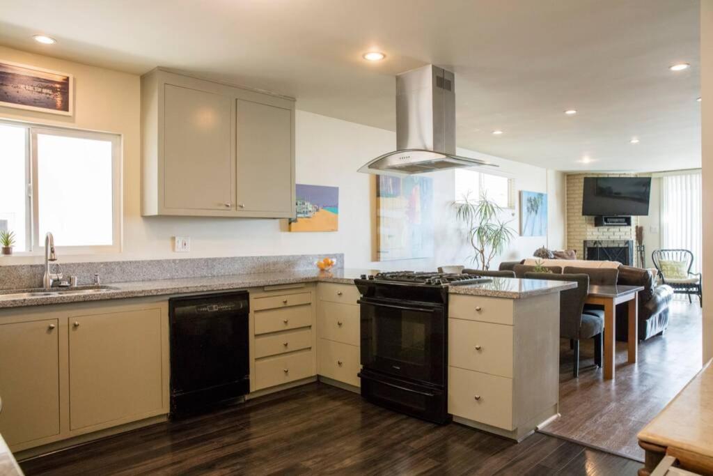 Appartamento Oceanfront Oasis Long Beach Esterno foto